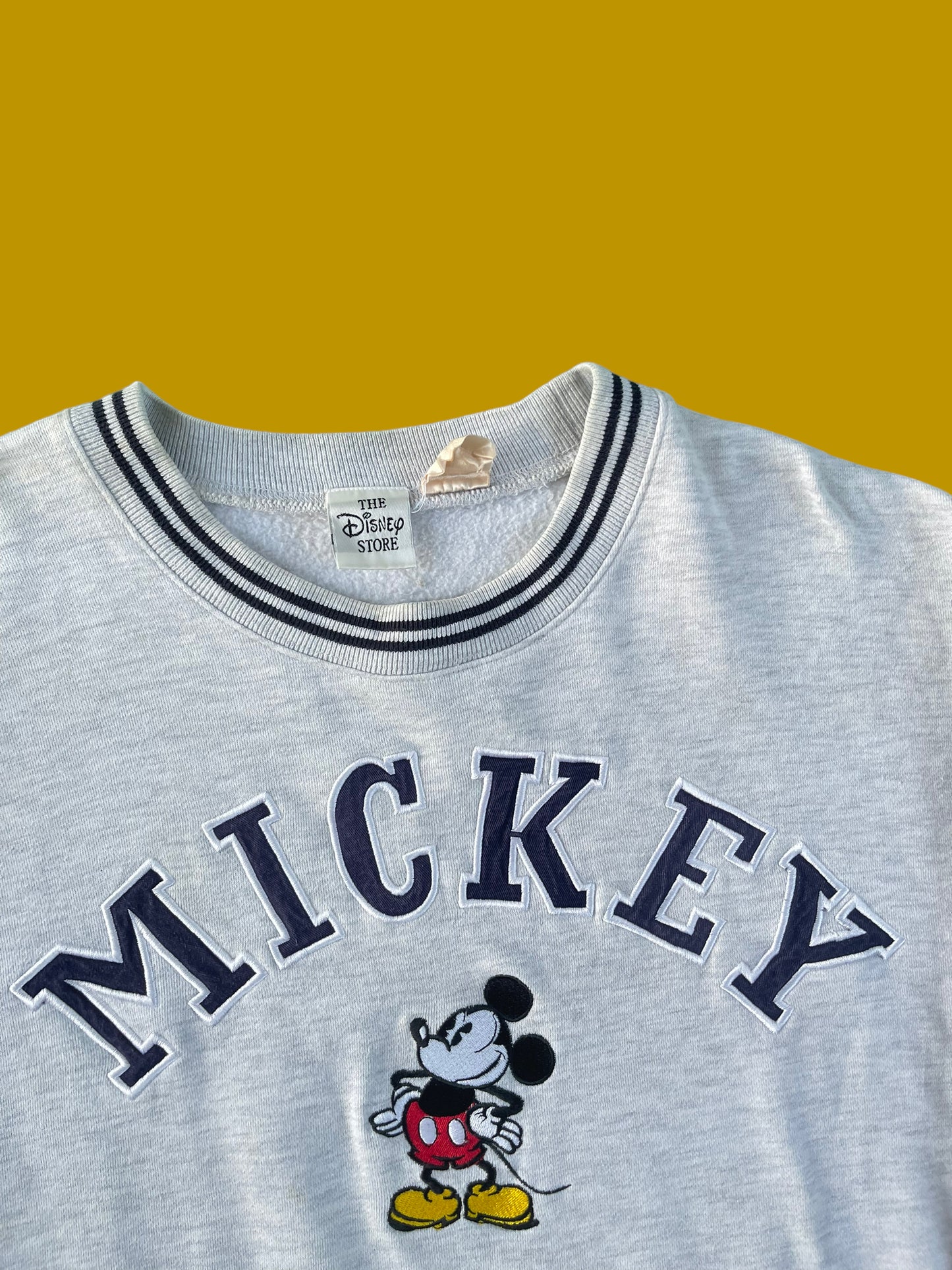 VINTAGE EMBROIDERED MICKEY CREWNECK (M/L)