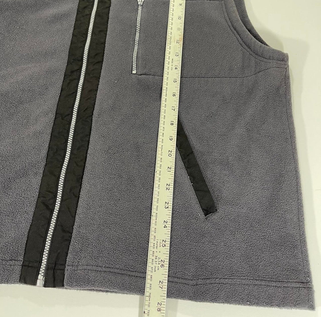 Y2K GREY CHISEL FLEECE VEST WITH BLACK ACCENTS (L-XL)