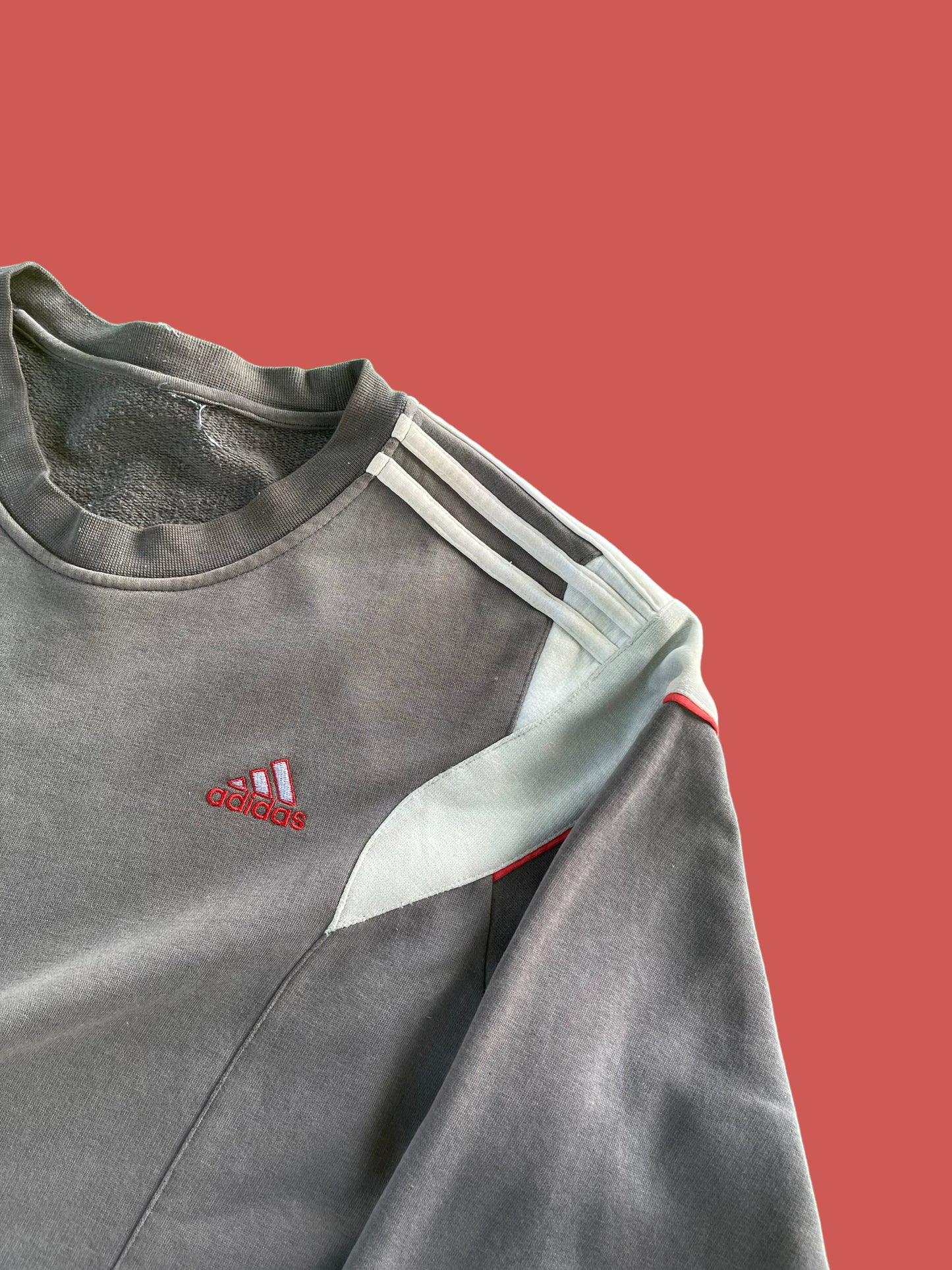 VINTAGE ADIDAS CREWNECK (L)