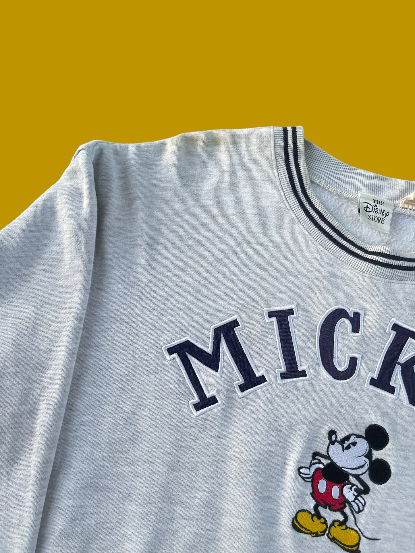 VINTAGE EMBROIDERED MICKEY CREWNECK (M/L)