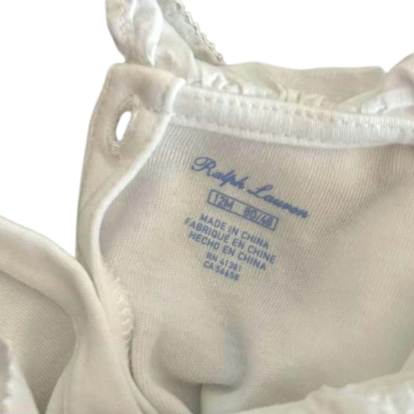 RALPH LAUREN WHITE BABY ONESIE WITH COLLAR AND BUTTON (12 MONTHS)