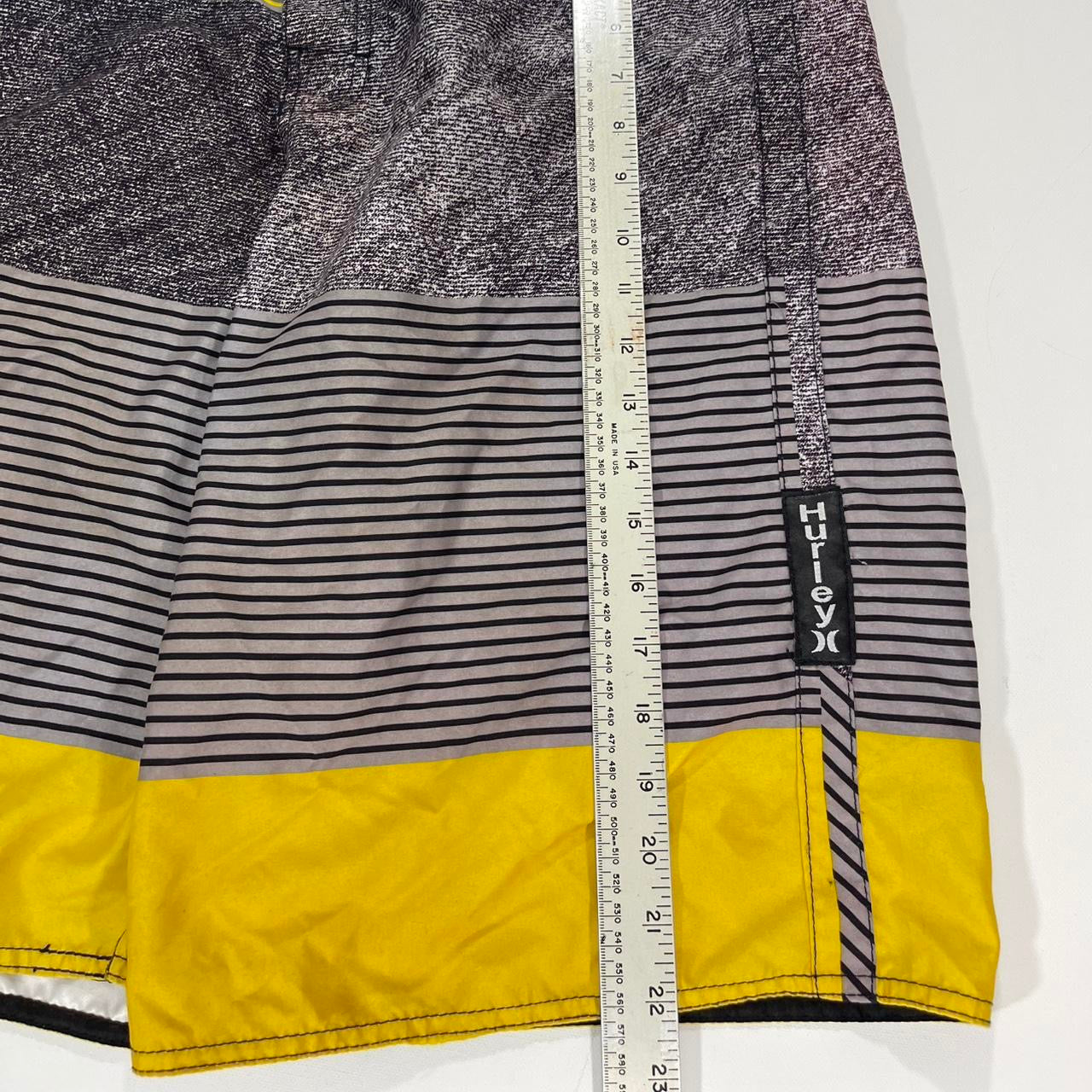 HURLEY YELLOW & BLACK BOARD SHORTS (36)