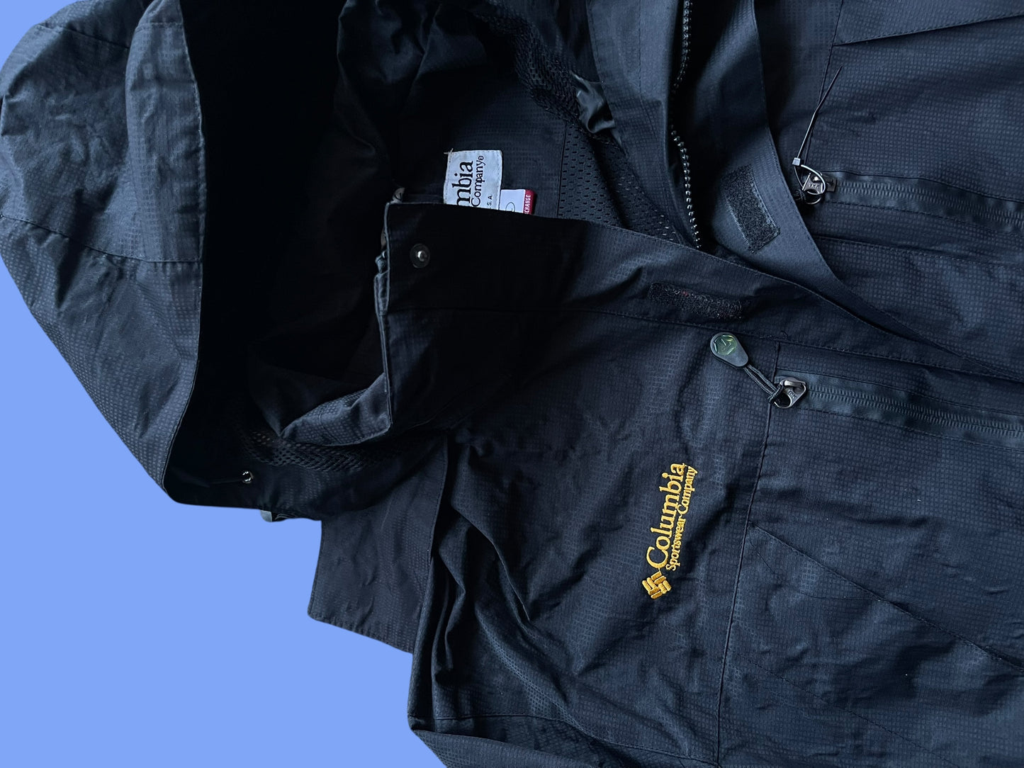 COLUMBIA OMNI TECH WATERPROOF JACKET (L)