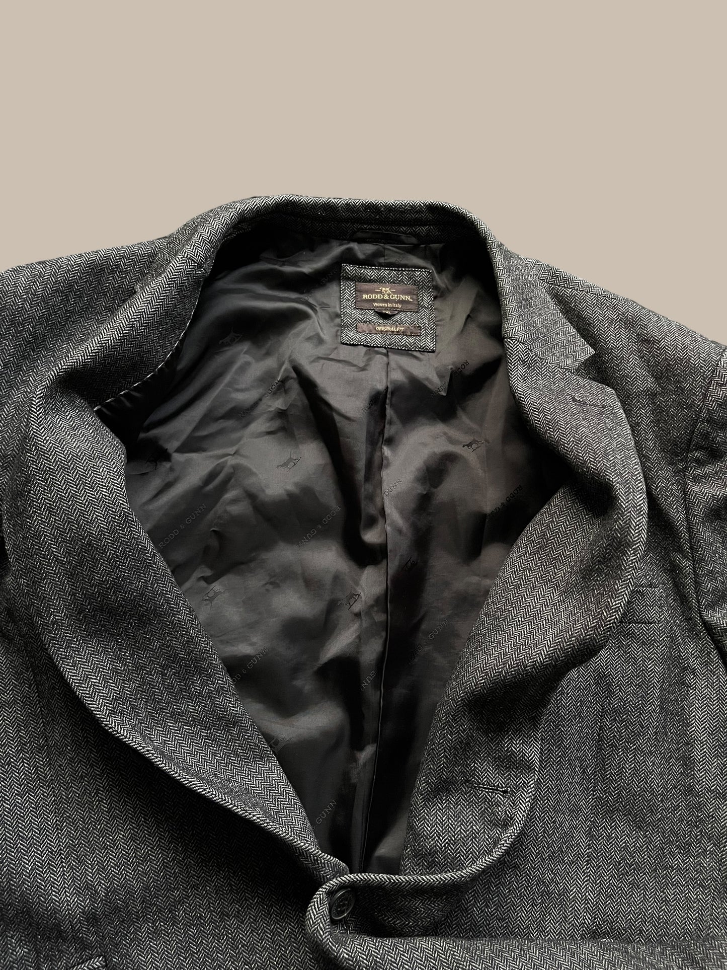 WOVEN IN ITALY RODD N GUNN SUIT (XL)