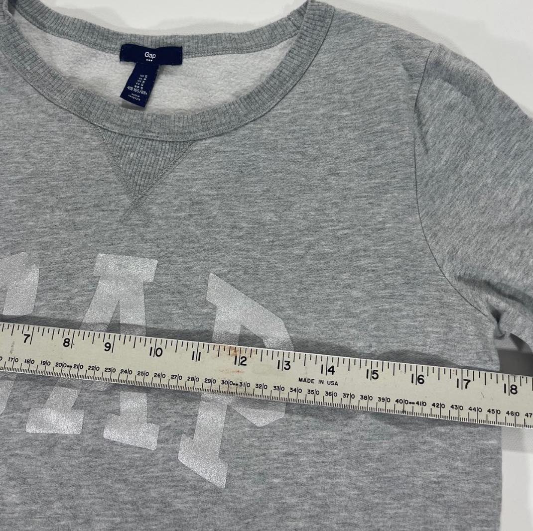 Y2K GAP GREY CREWNECK SWEATSHIRT (S-M)