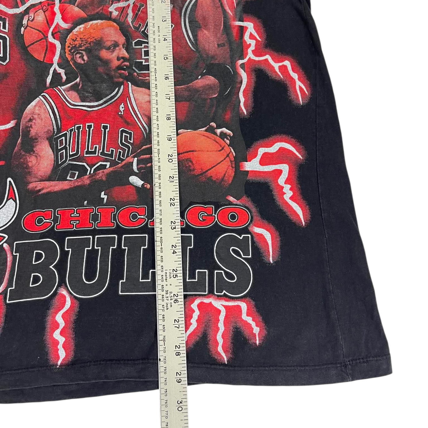 AOP FRONT CHICAGO BULLS BLACK MULTI COLOURED T-SHIRT (XL)
