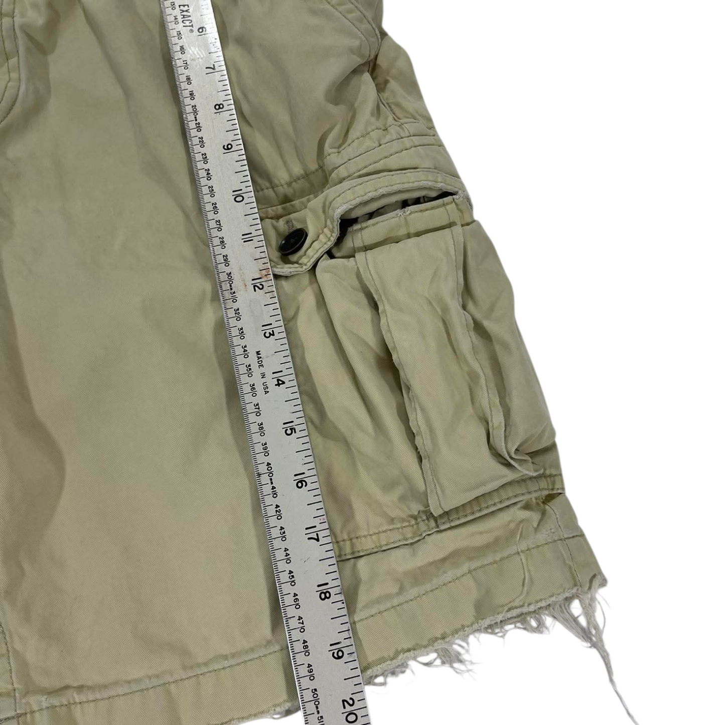 VINTAGE TIMBERLAND KHAKI CARGO SHORTS WITH ADJUSTABLE WAIST AND POCKETS (38)