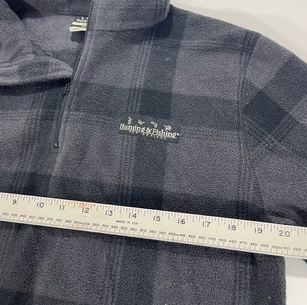 HUNTING & FISHING BLACK AND GREY PLAID FLEECE QUARTER ZIP SWEATSHIRT (L)