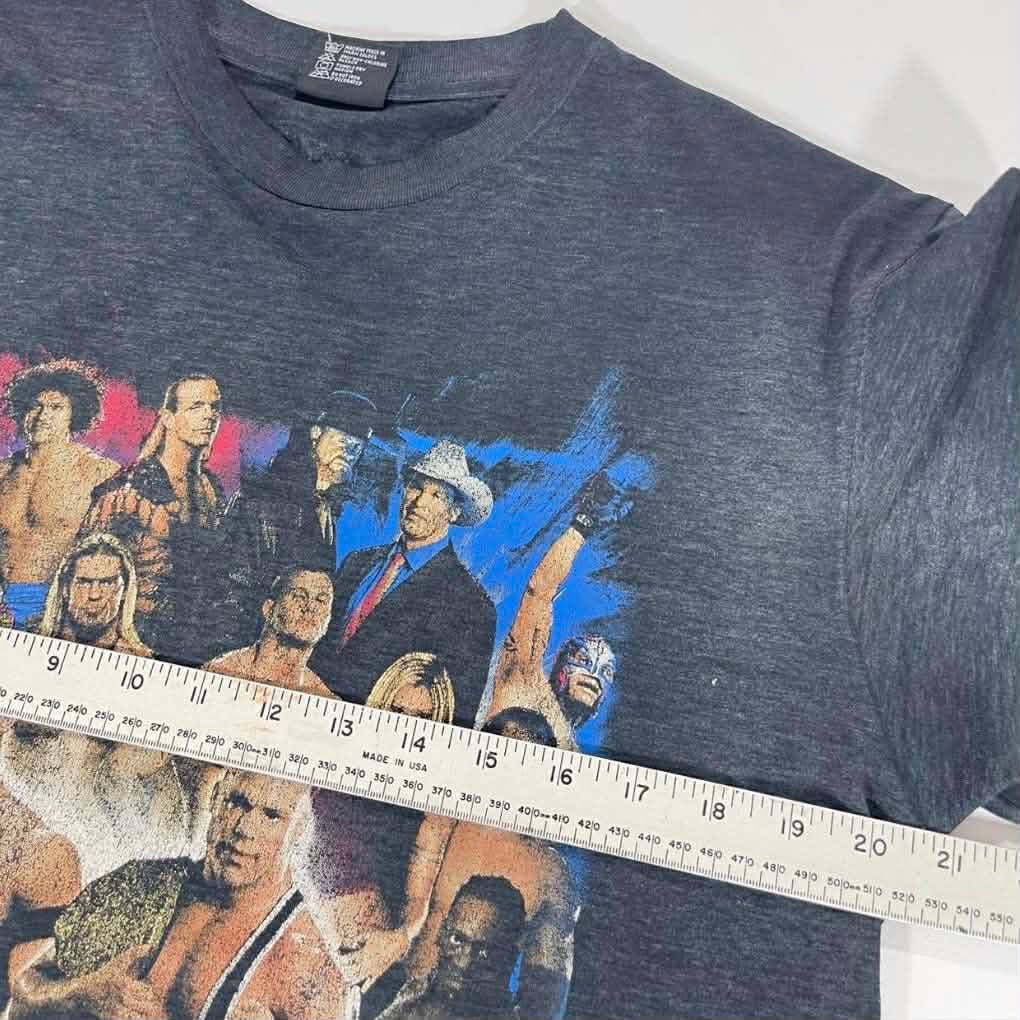 VINTAGE WWE VS SMACKDOWN SHIRT (M-L)