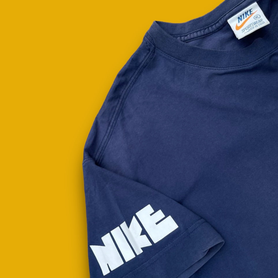 VINTAGE NIKE SHIRT (L)