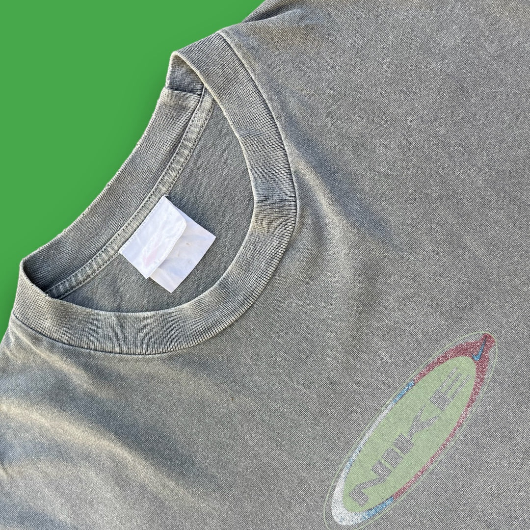 VINTAGE NIKE SHIRT (L)