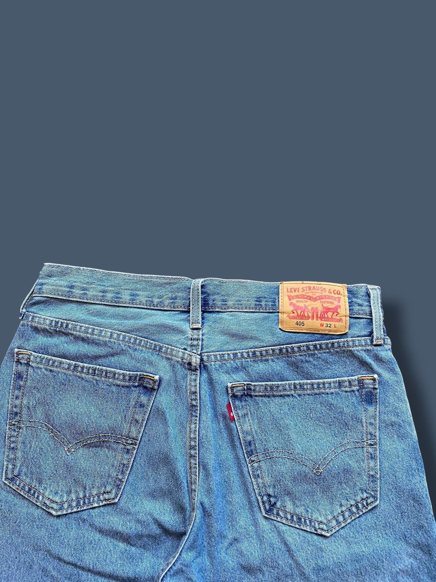 LEVIS SHORTS (32)