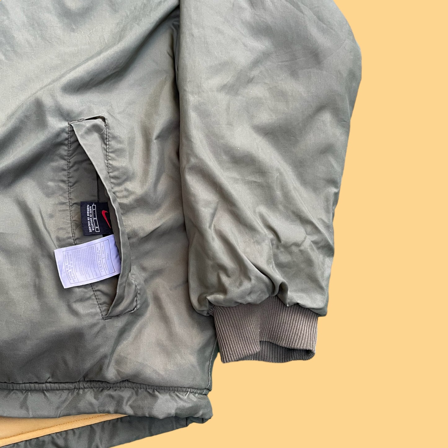 VINTAGE REVERSIBLE NIKE JACKET (XL)