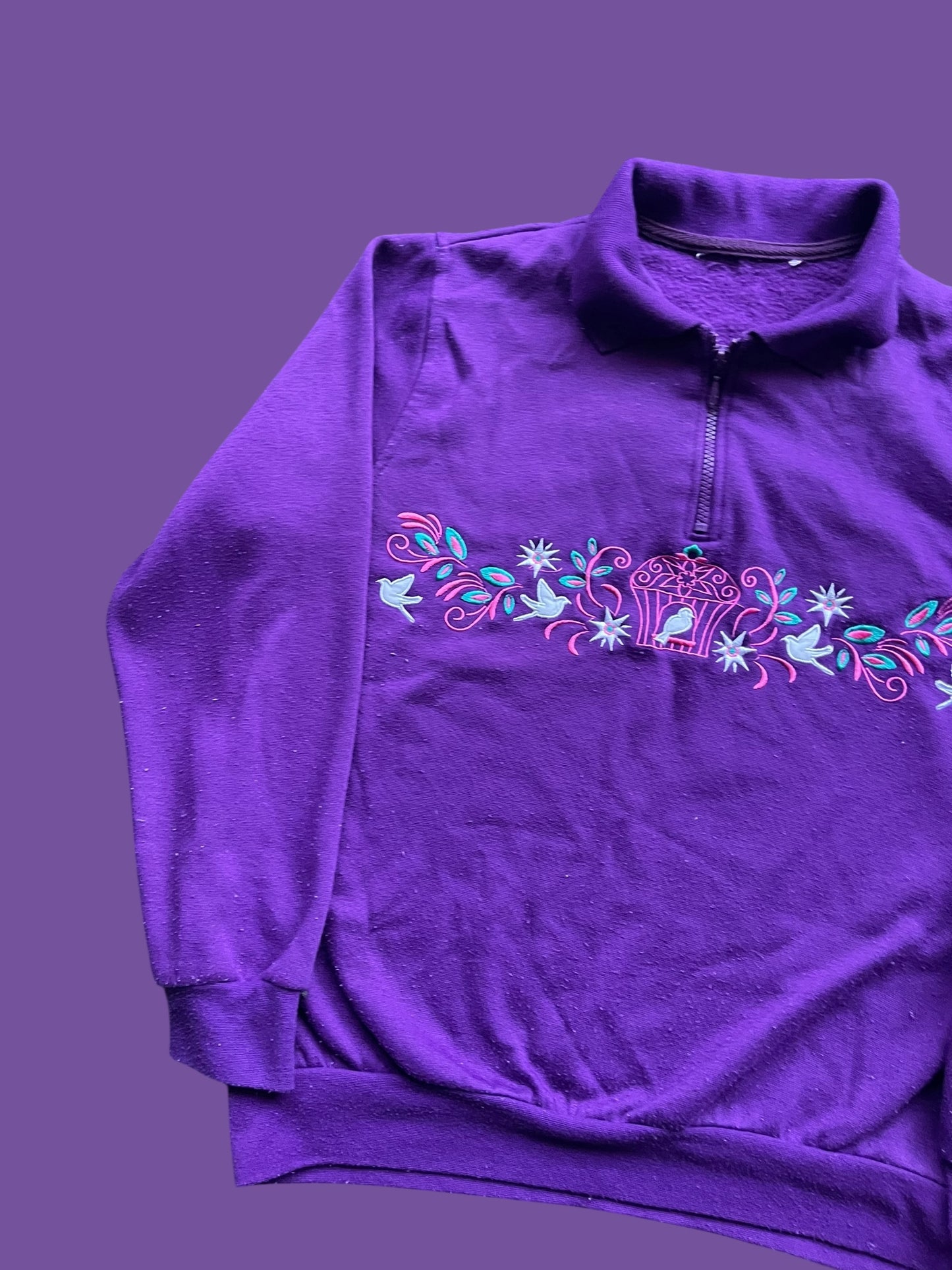 VINTAGE EMBROIDERED PURPLE FLOWER DOVE QUARTERZIP (M)