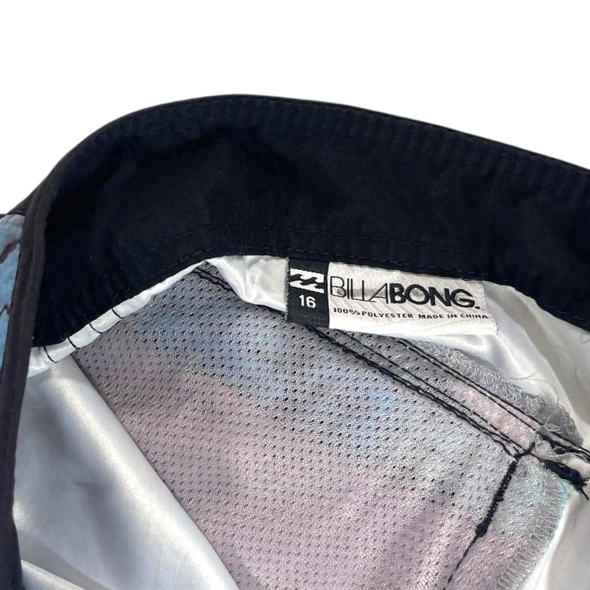 BILLABONG BLUE AND BLACK BOARDSHORT (16 (30'))