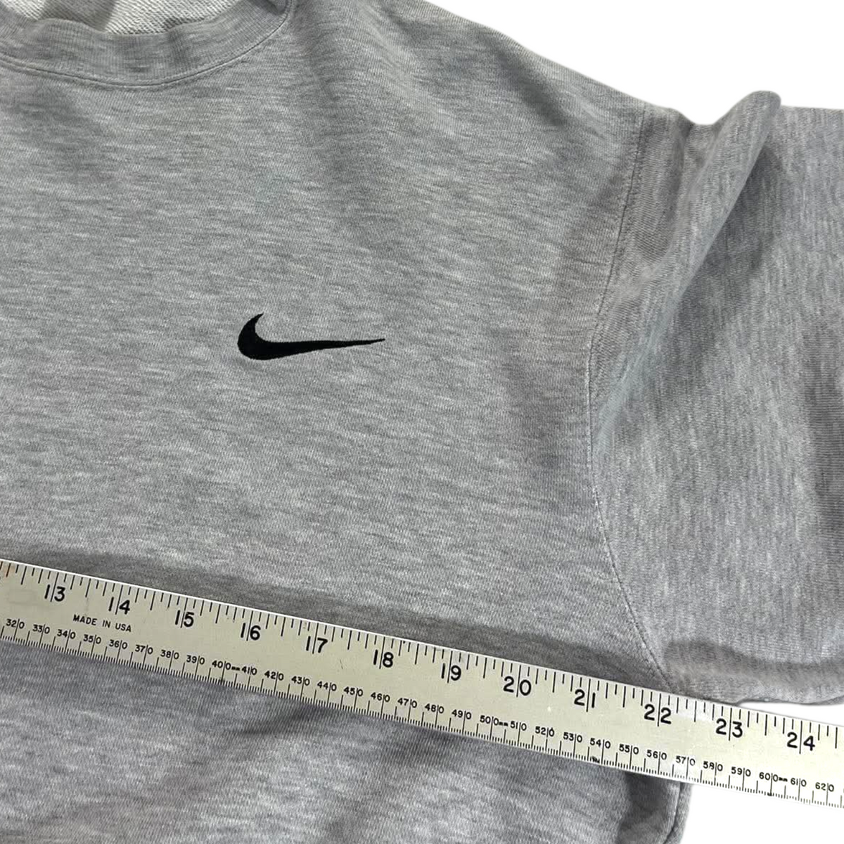 Y2K NIKE GRAY CREWNECK (BEST FIT L)