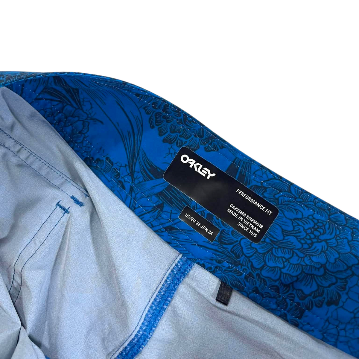 OAKLEY BLUE BOARD SHORTS (34 (36'))