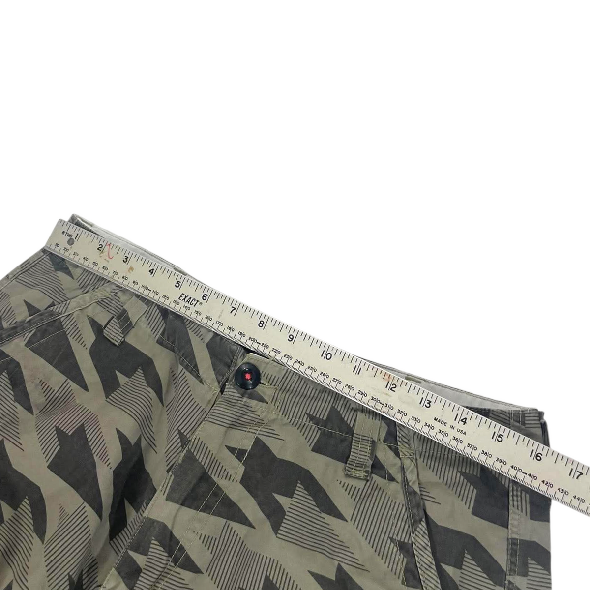 Y2K CLOUD BEAK CAMO CARGO SHORTS (30 (32'))