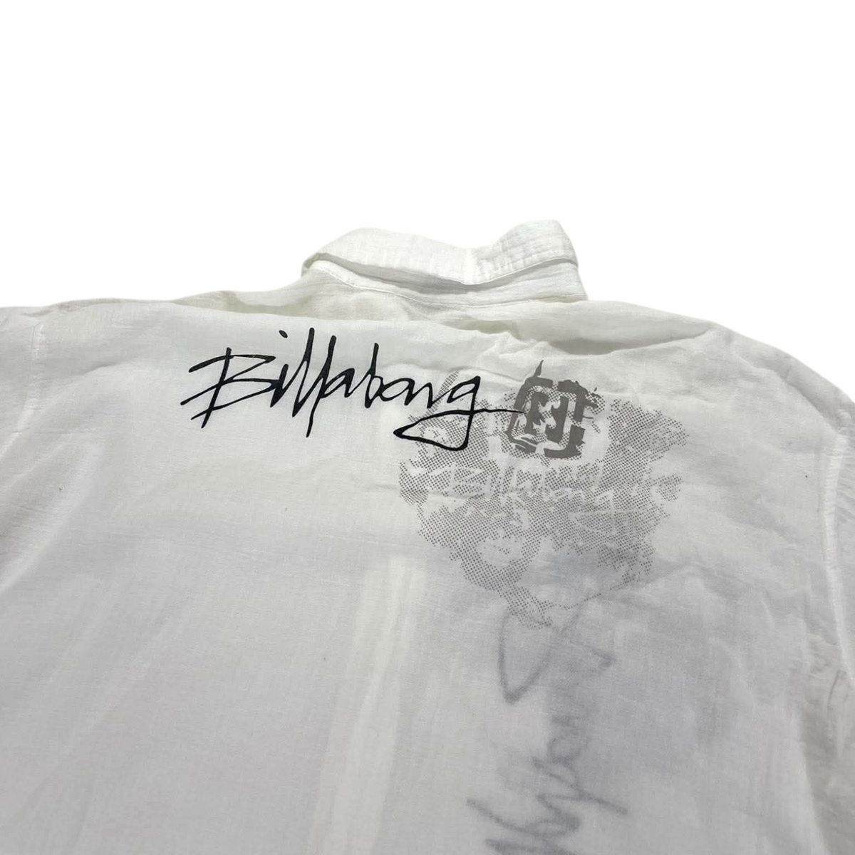 BILLABONG WHITE BUTTON UP SHIRT (BEST FIT XL)