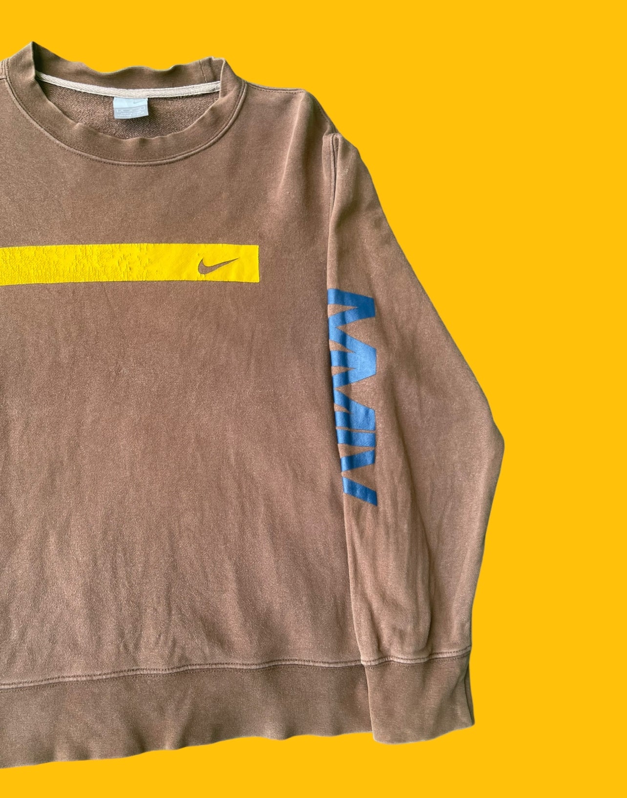 VINTAGE BROWN NIKE CREWNECK (M/L)
