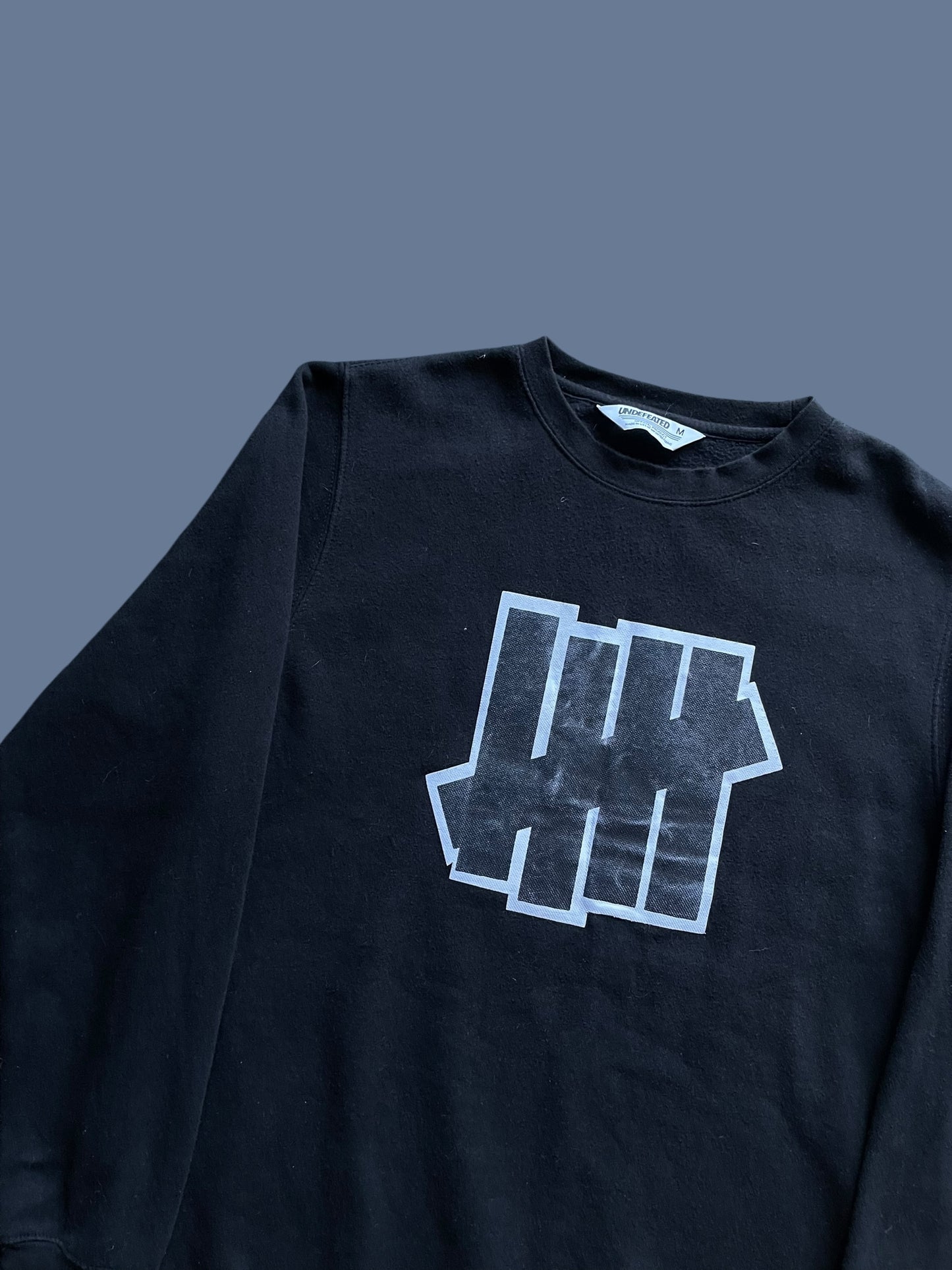 UNDEFEATED CREWNECK (M)