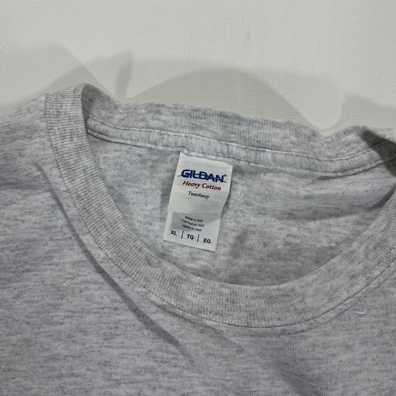 GREY PITCHING PRIESTS CATHOLIC RADIO NETWORK TEE (XL)