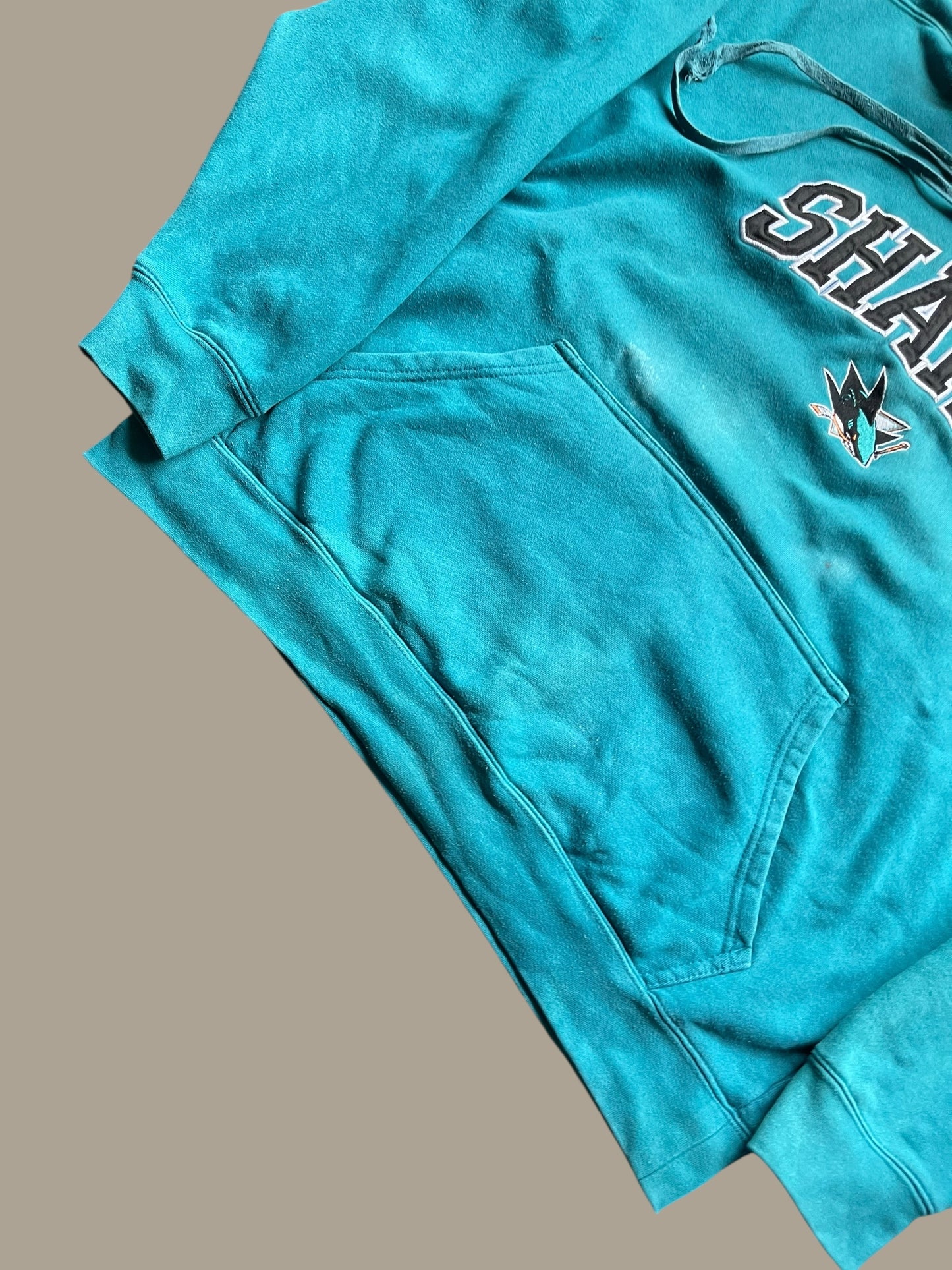 VINTAGE EMBROIDERED SHARKS HOODIE (M)