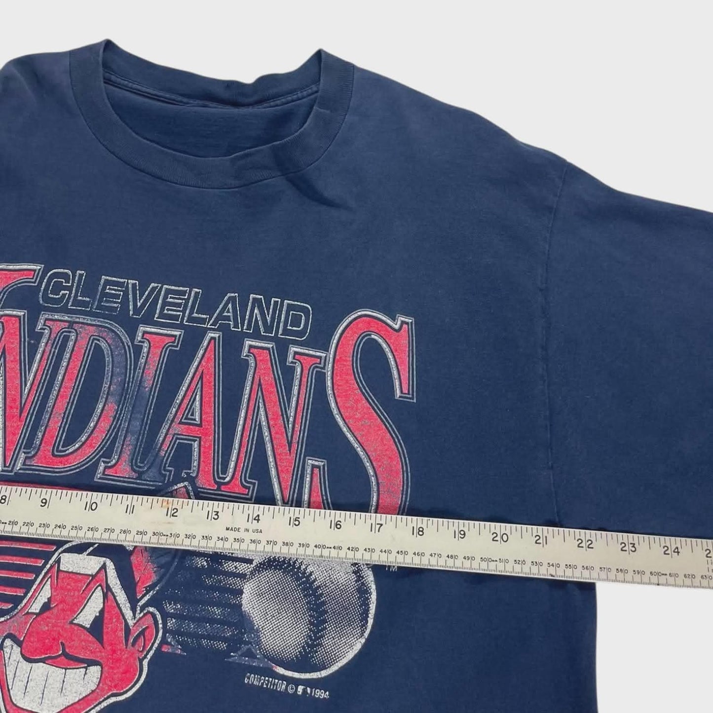 90S CLEVELAND INDIANS MLB GRAPHIC NAVY T-SHIRT (L)