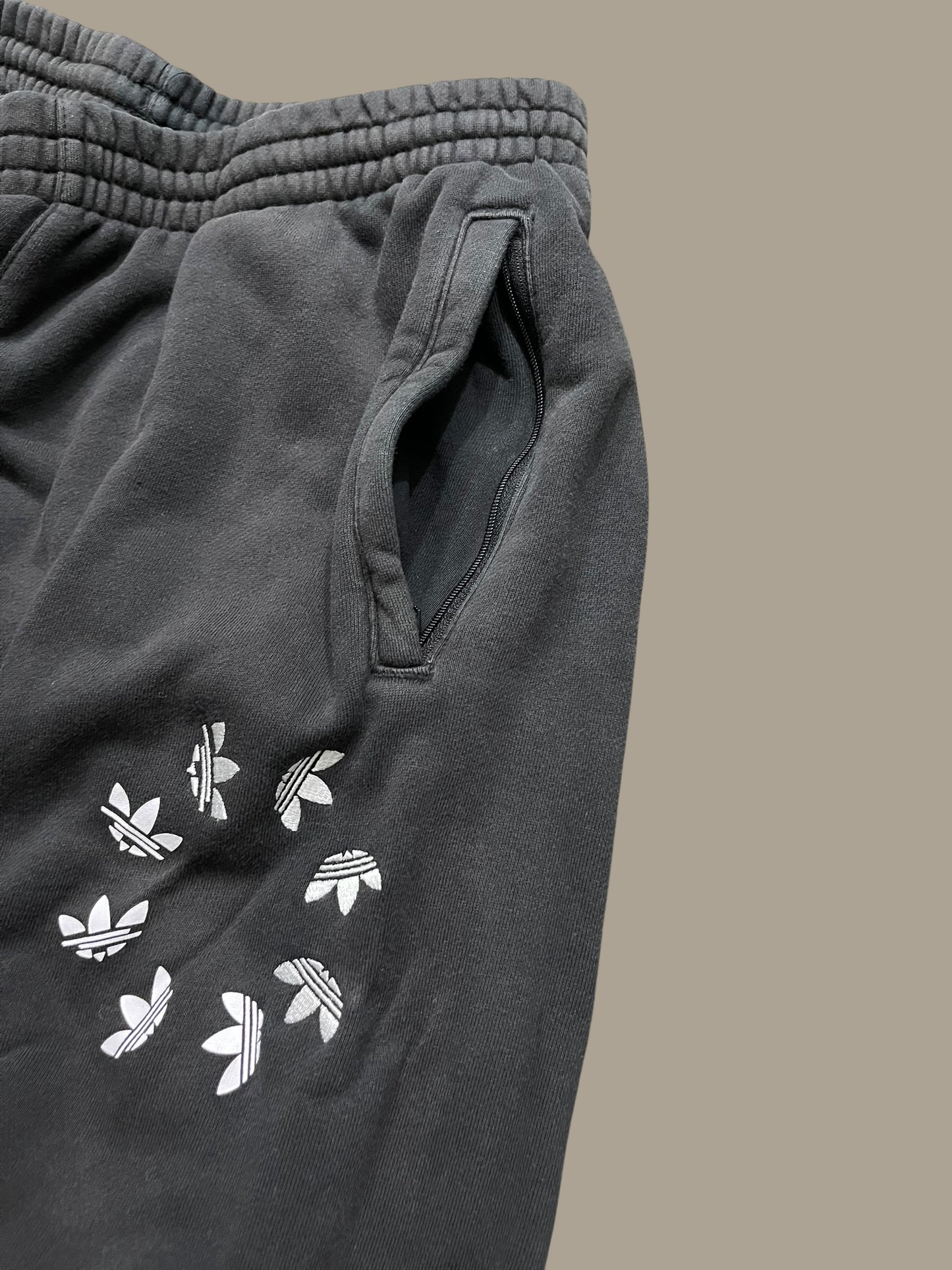 ADIDAS MULTI LOGO PANTS (M/L)