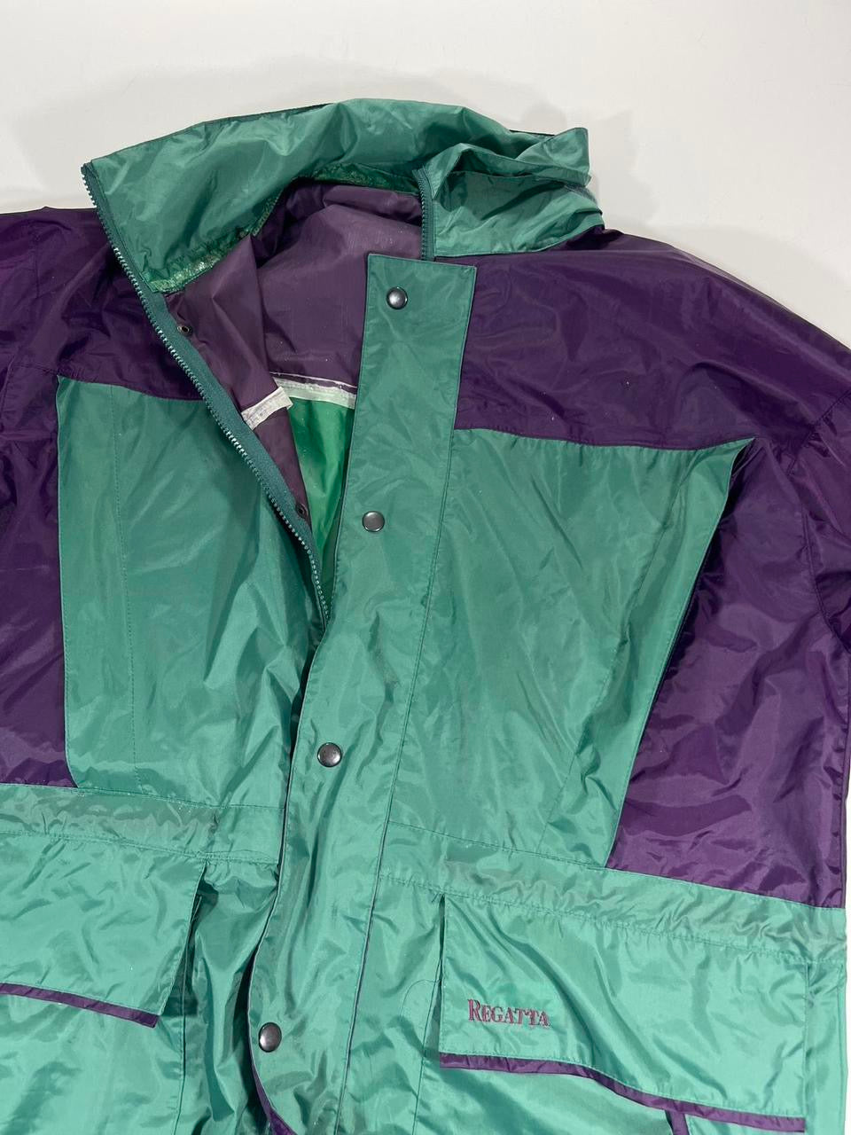 REGATTA PURPLE AND GREEN WATERPROOF JACKET (L-XL)