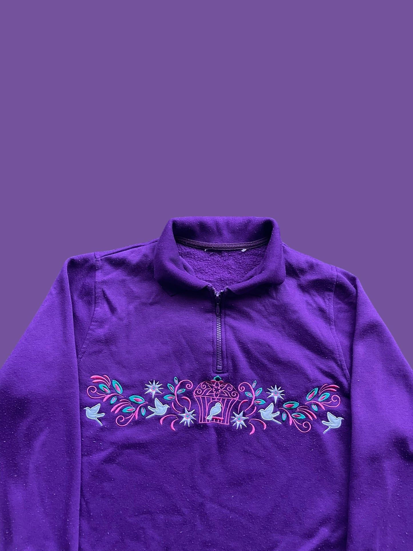 VINTAGE EMBROIDERED PURPLE FLOWER DOVE QUARTERZIP (M)