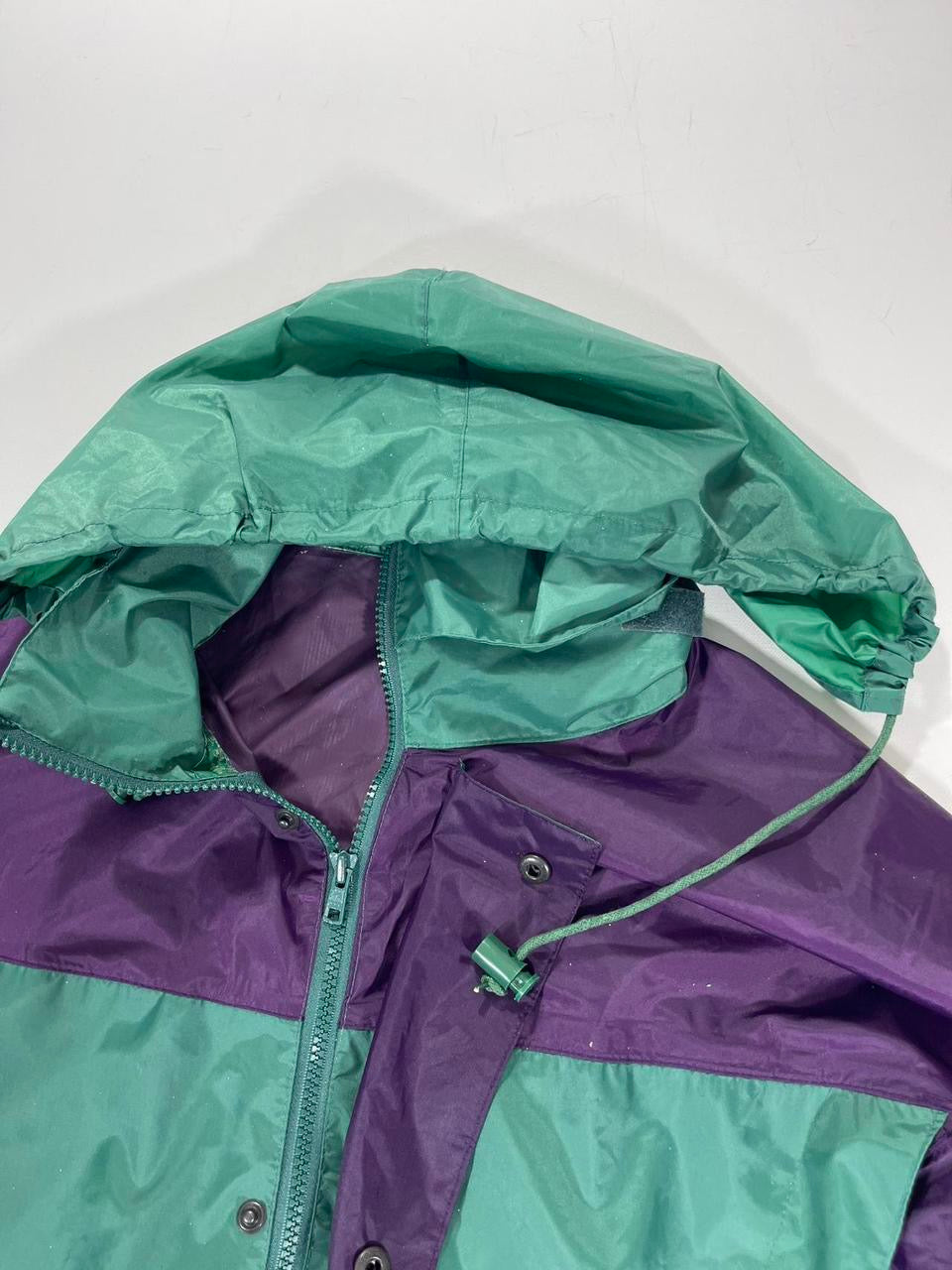 REGATTA PURPLE AND GREEN WATERPROOF JACKET (L-XL)
