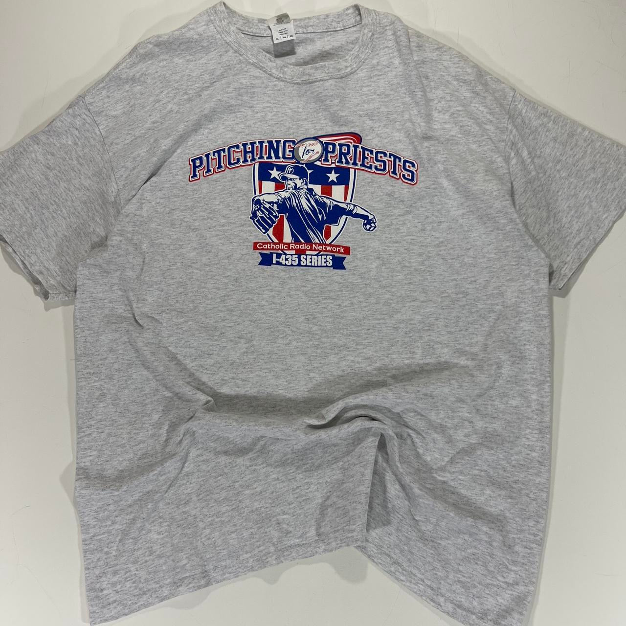 GREY PITCHING PRIESTS CATHOLIC RADIO NETWORK TEE (XL)
