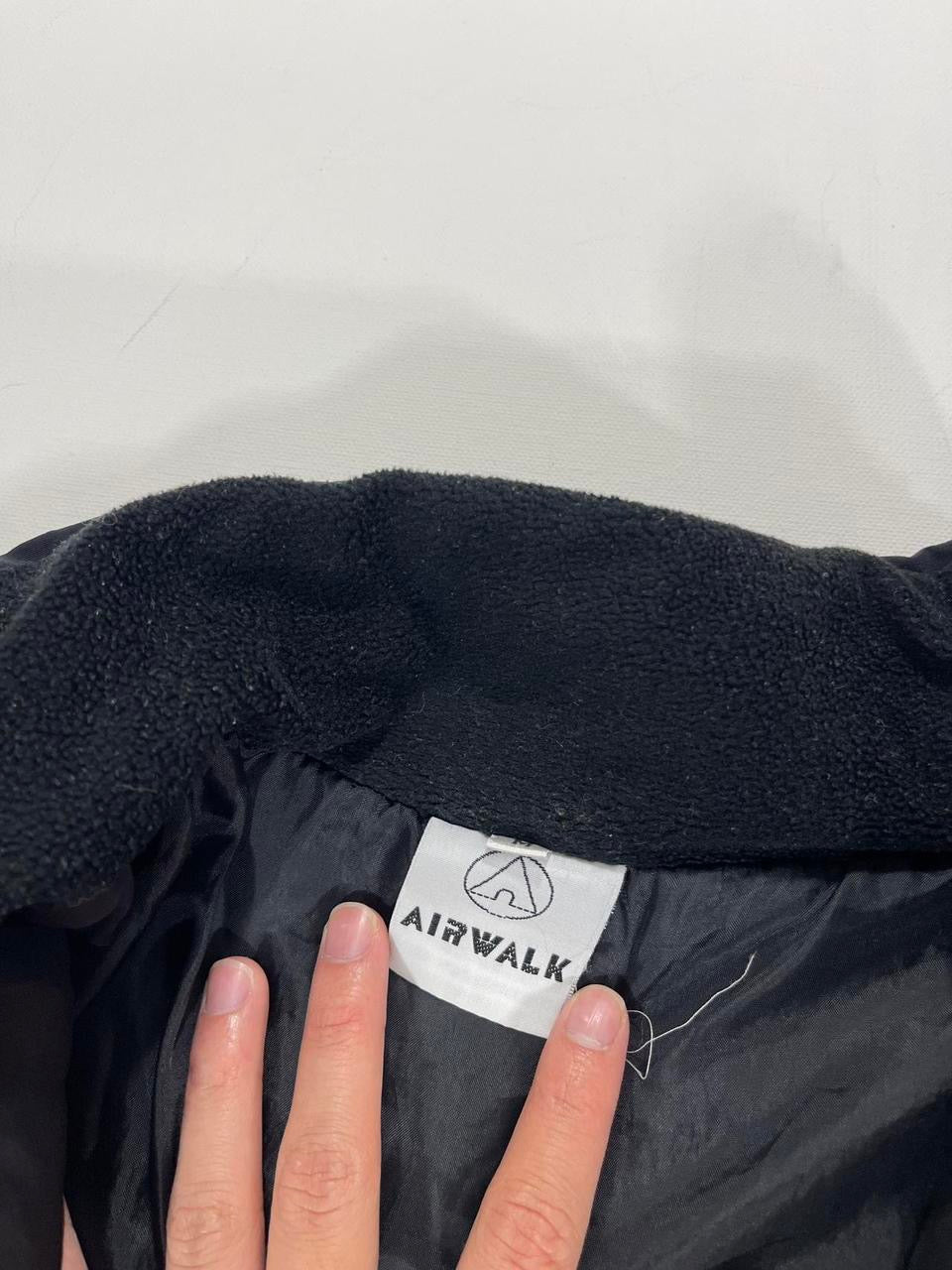 VINTAGE AIRWALK BLACK PUFFER JACKET WITH BLUE LOGO (M)