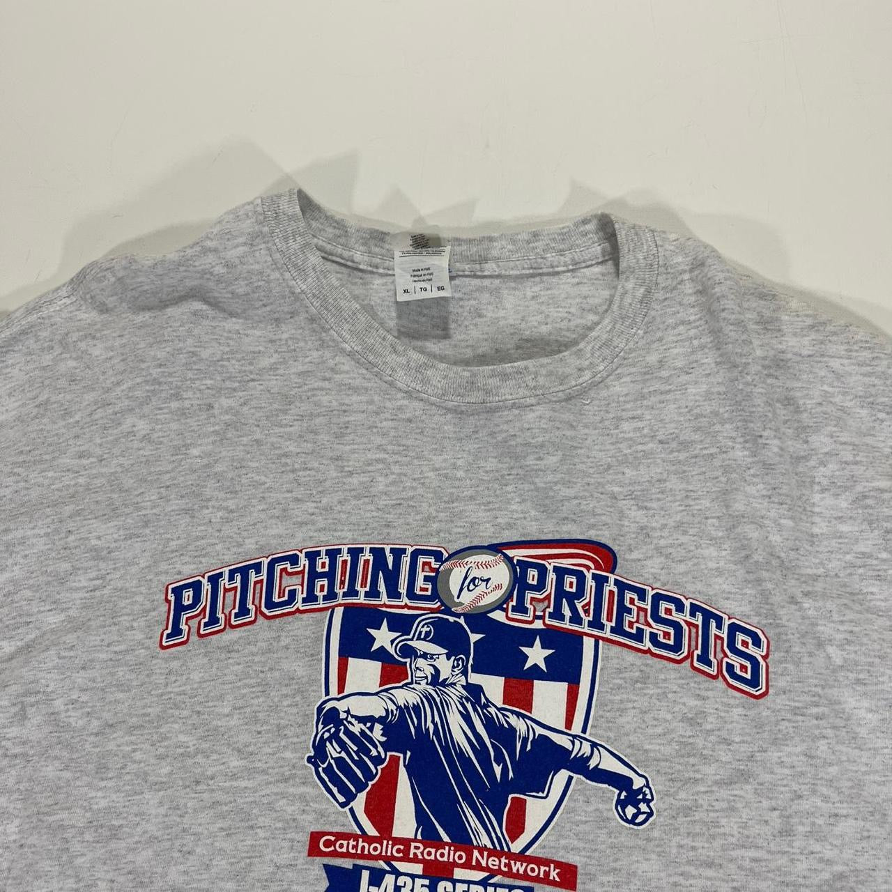 GREY PITCHING PRIESTS CATHOLIC RADIO NETWORK TEE (XL)