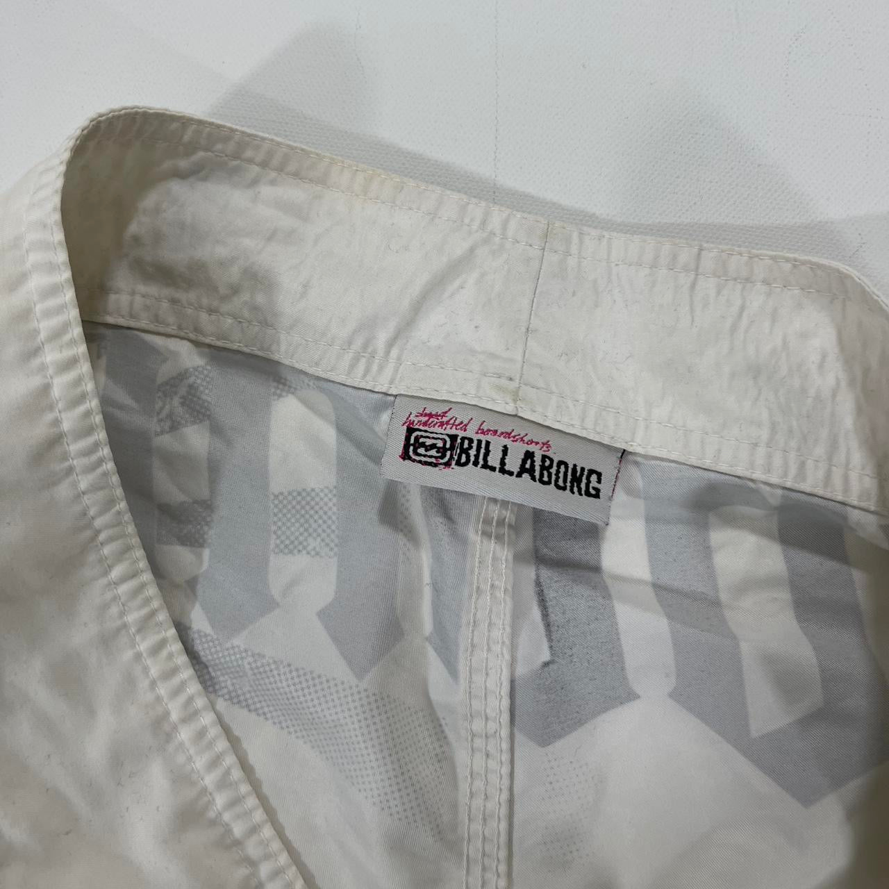BILLABONG WHITE BOARD SHORTS WITH BLACK ACCENTS (32)