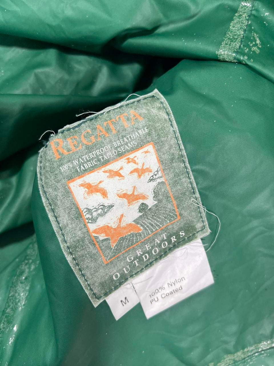 REGATTA PURPLE AND GREEN WATERPROOF JACKET (L-XL)