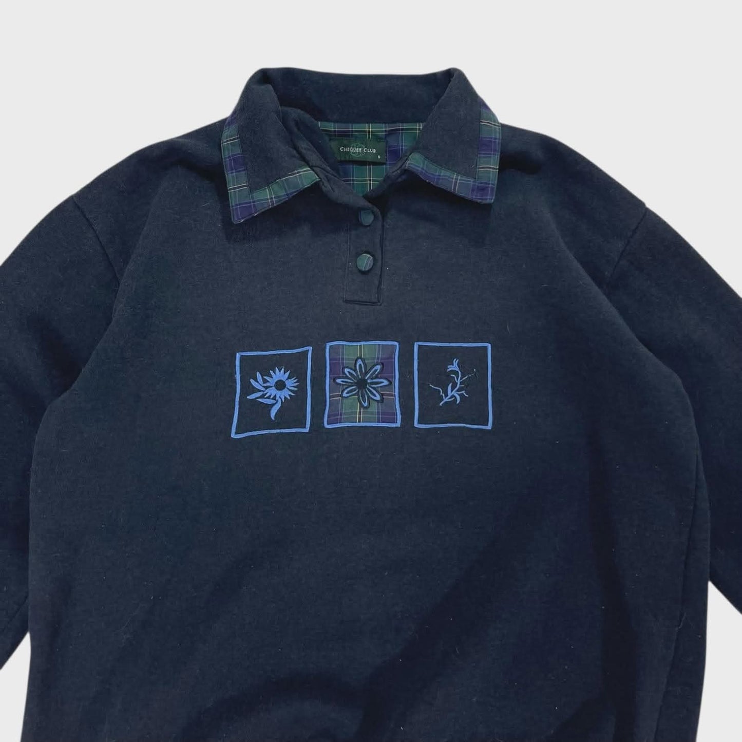 CHEQUER CLUB BLACK POLO SHIRT WITH FLORAL EMBROIDERY AND PLAID COLLAR (S-M)