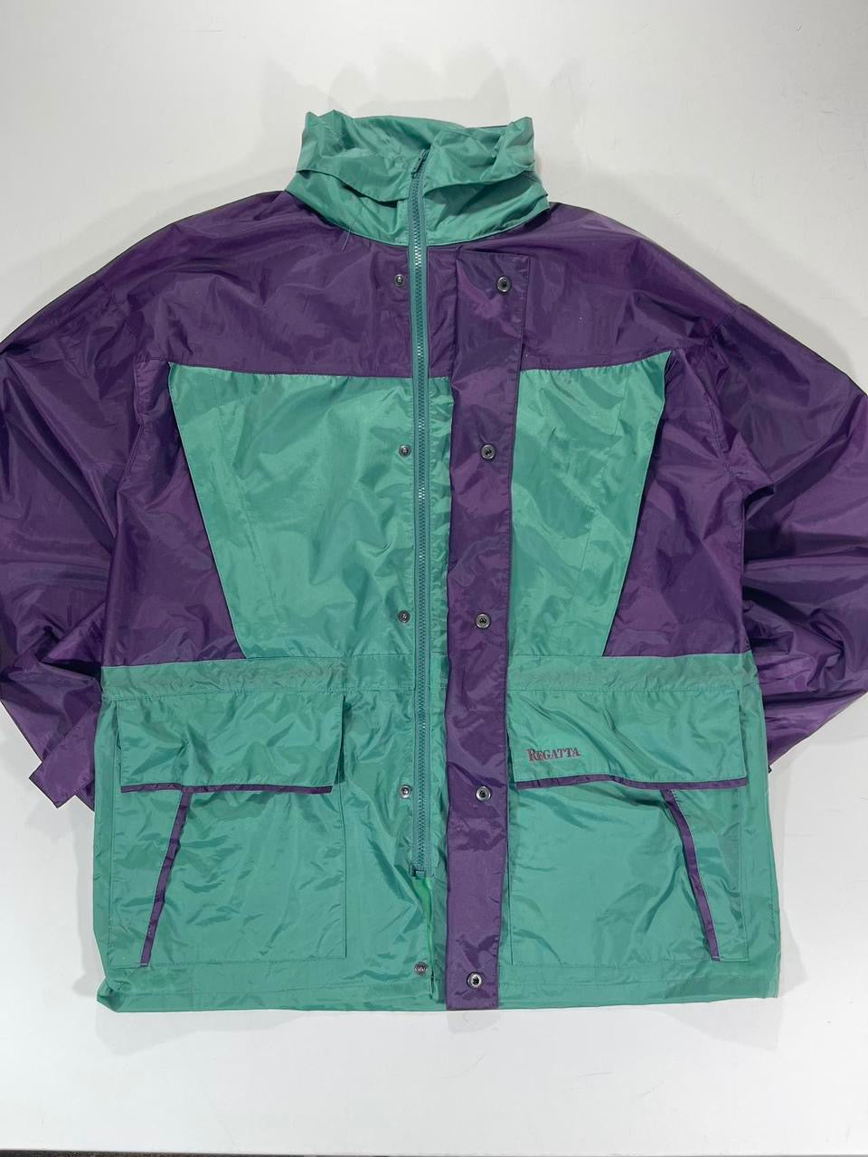 REGATTA PURPLE AND GREEN WATERPROOF JACKET (L-XL)