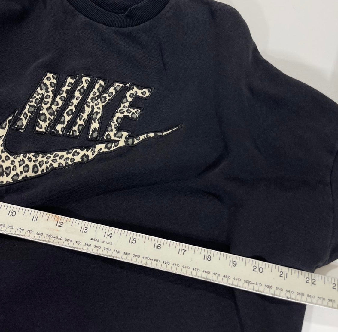 VINTAGE BL NIKE BLACK LEOPARD PRINT CREWNECK SWEATSHIRT (M)