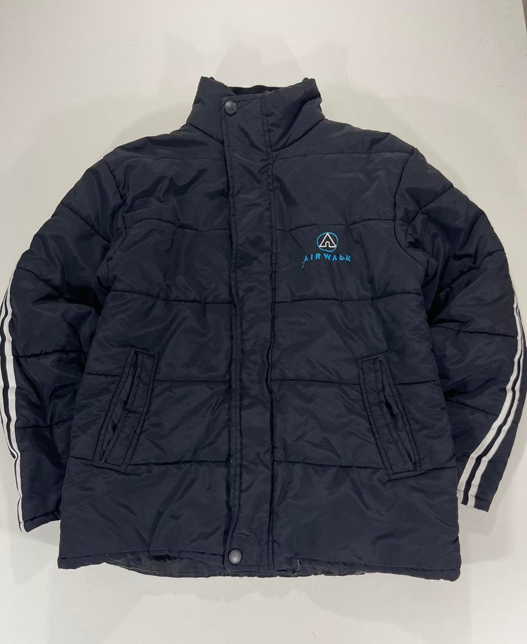 VINTAGE AIRWALK BLACK PUFFER JACKET WITH BLUE LOGO (M)