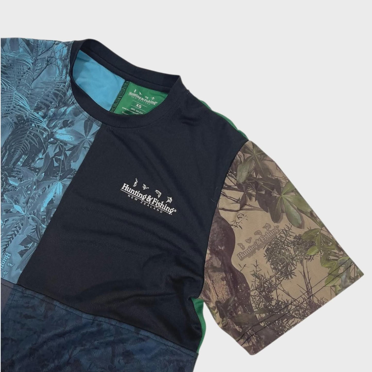 HUNTING & FISHING NEW ZEALAND MULTICOLIURED TEE (S-M)