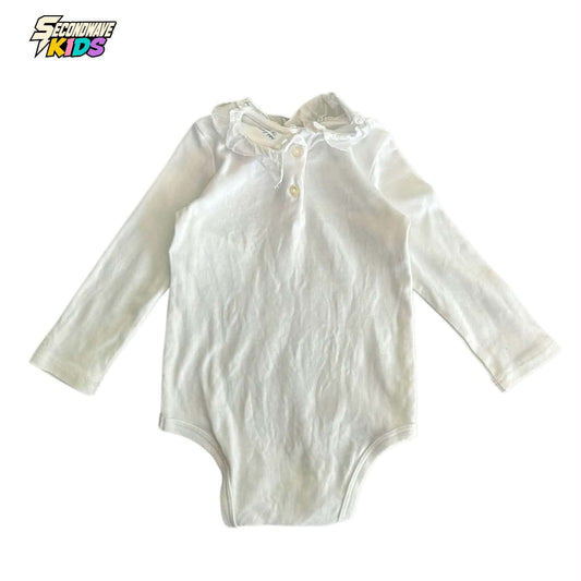 RALPH LAUREN WHITE BABY ONESIE WITH COLLAR AND BUTTON (12 MONTHS)