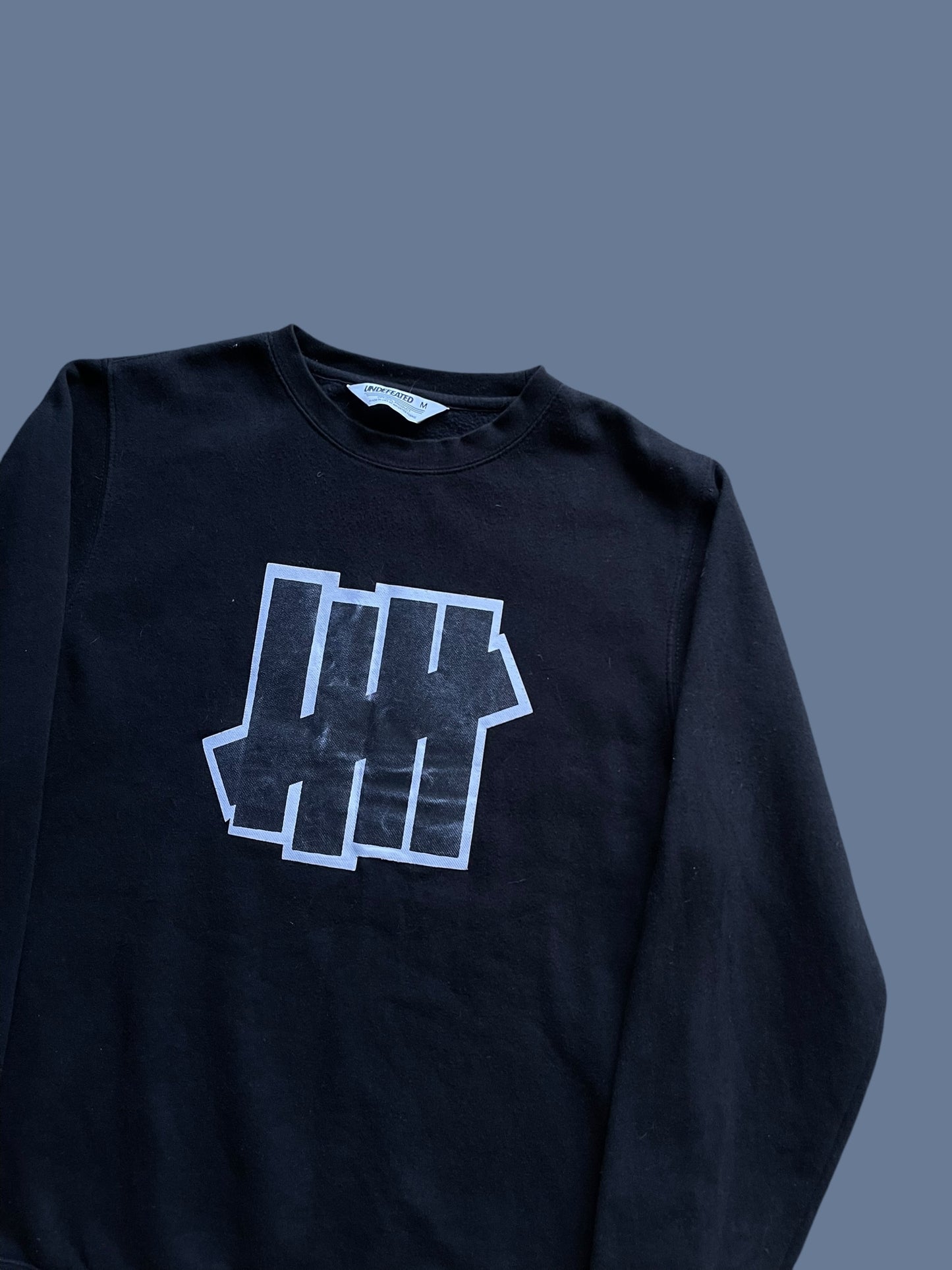 UNDEFEATED CREWNECK (M)