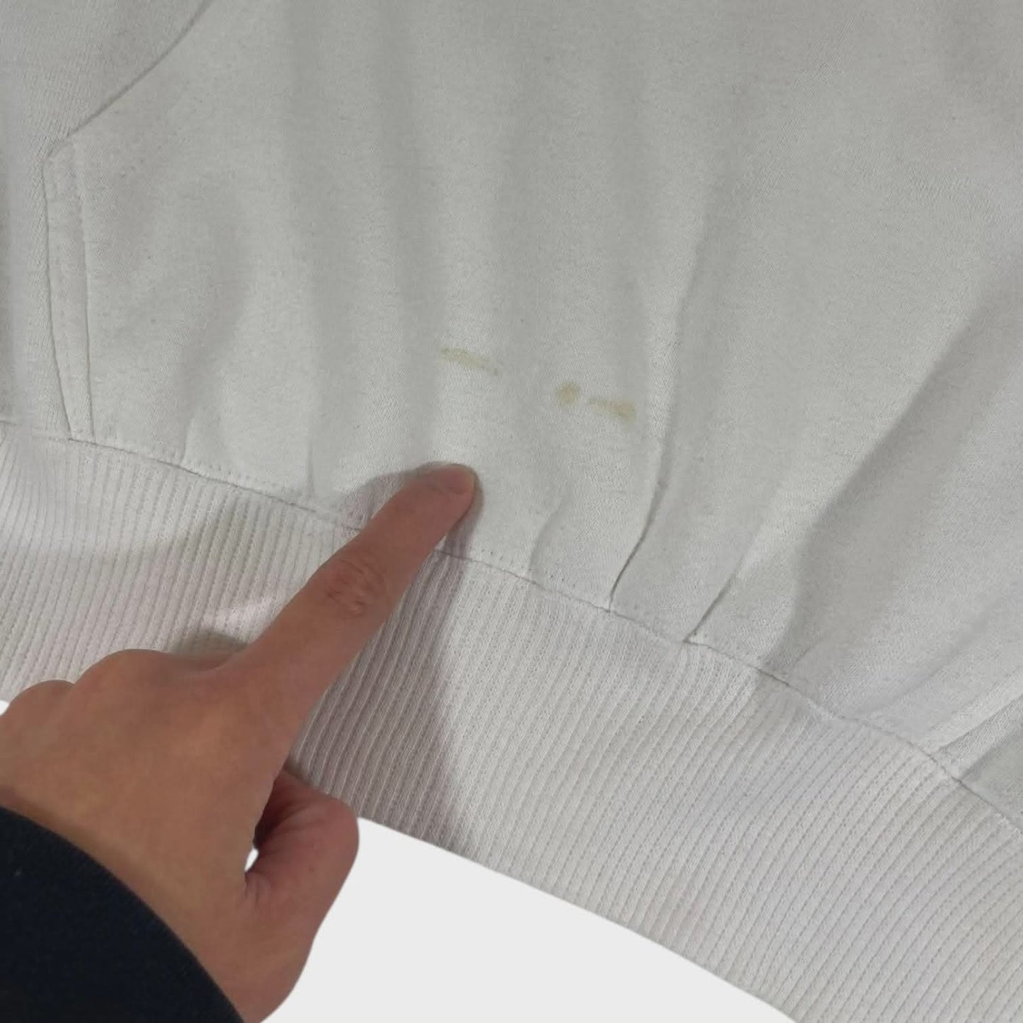 VINTAGE NIKE WHITE EMBROIDERED SWOOSH HOODIE (L)