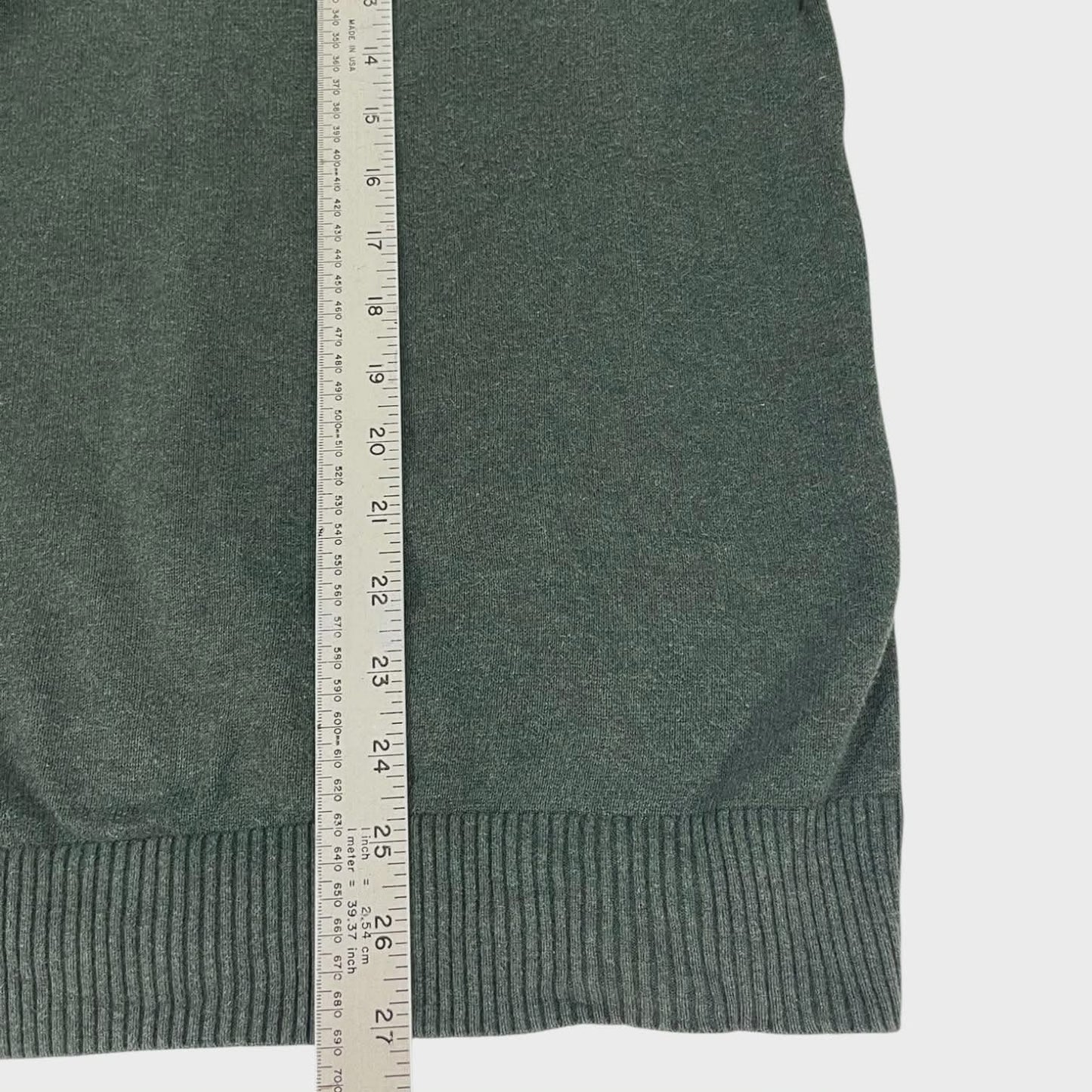 TOMMY HILFIGER GREEN V-NECK SWEATER (M)