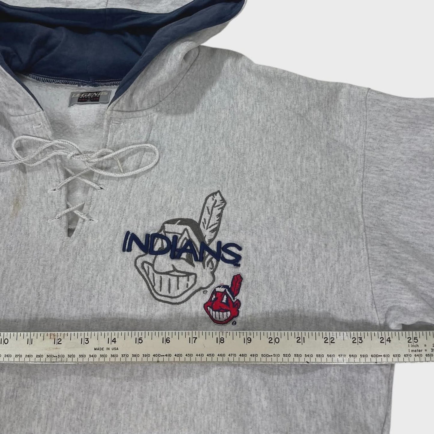 GREY CLEVELAND INDIANS HOODIE WITH LACE-UP DETAIL (XL)