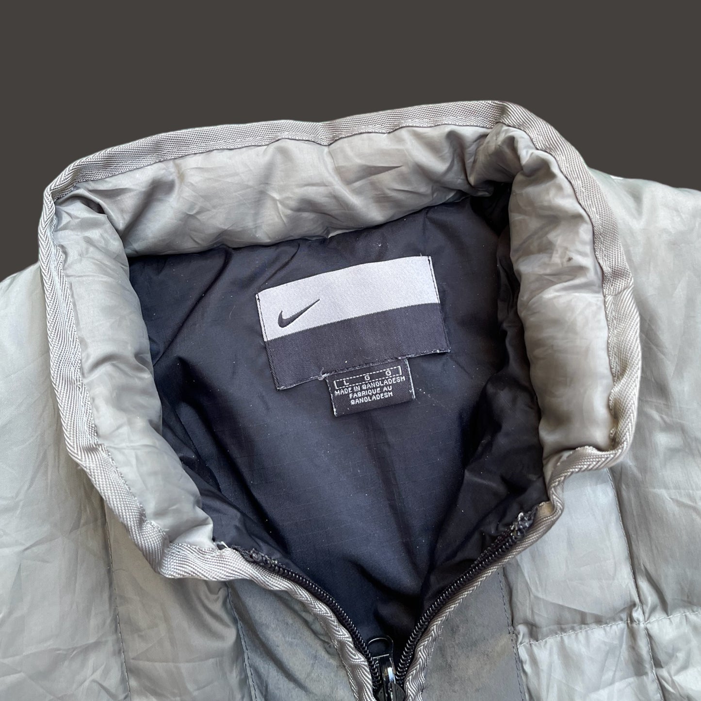 VINTAGE OLIVE NIKE PUFFER JACKET (L)