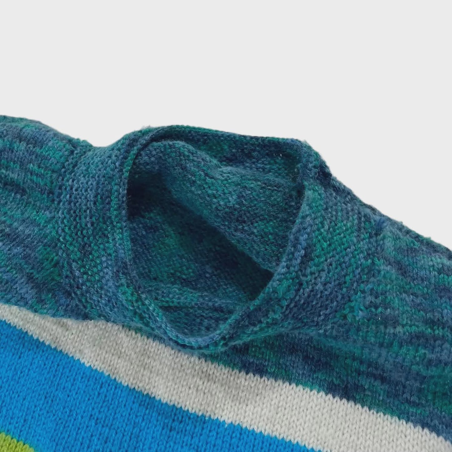 VINTAGE STRIPED SWEATER WITH A UNIQUE PATTERN (M)