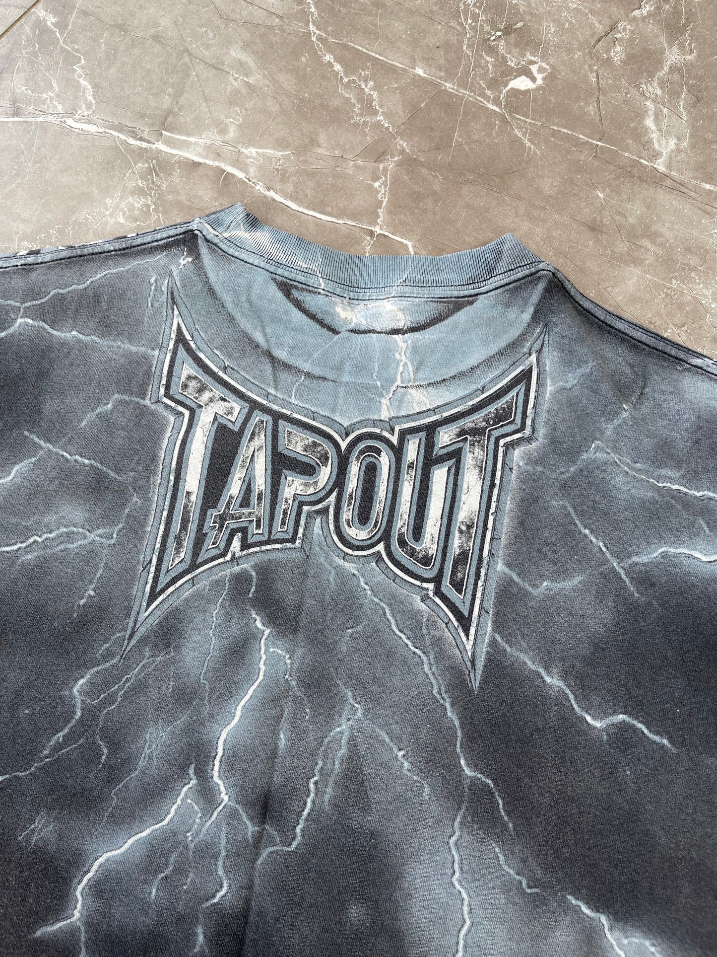 Y2K TAPOUT SHIRT (M)